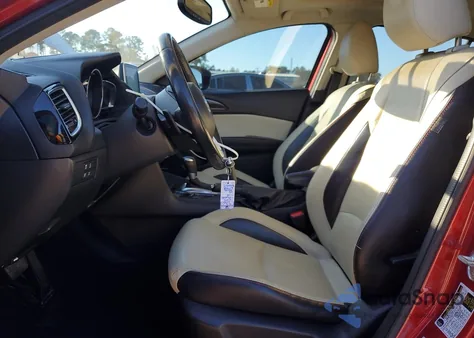 2015 Mazda 3 Grand Touring z USA, uszkodzony, nr VIN JM1BM1M35F1237108